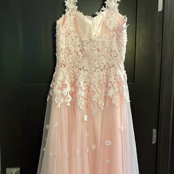 women’s prom/ formal/wedding dress - Picture 2 of 6